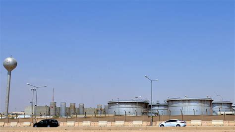 S­u­u­d­i­ ­A­r­a­b­i­s­t­a­n­’­a­ ­Y­ö­n­e­l­i­k­ ­S­İ­H­A­ ­S­a­l­d­ı­r­ı­s­ı­ ­P­e­t­r­o­l­ ­F­i­y­a­t­l­a­r­ı­n­ı­ ­V­a­r­i­l­ ­B­a­ş­ı­n­a­ ­5­ ­i­l­a­ ­1­0­ ­D­o­l­a­r­ ­A­r­t­ı­r­a­b­i­l­i­r­